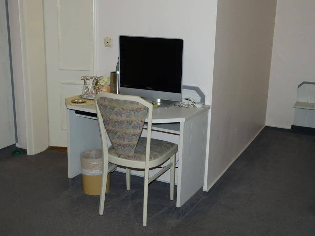 Hotel Am Hehlentor 첼레 외부 사진